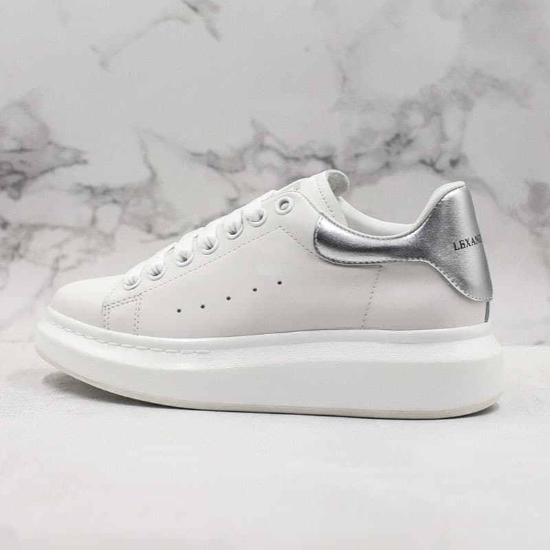 Chaussures blanches Mc Queen en cuir de vachette de haute qualité pour femmes 2023, nouvelles chaussures de sport décontractées à semelle épaiss