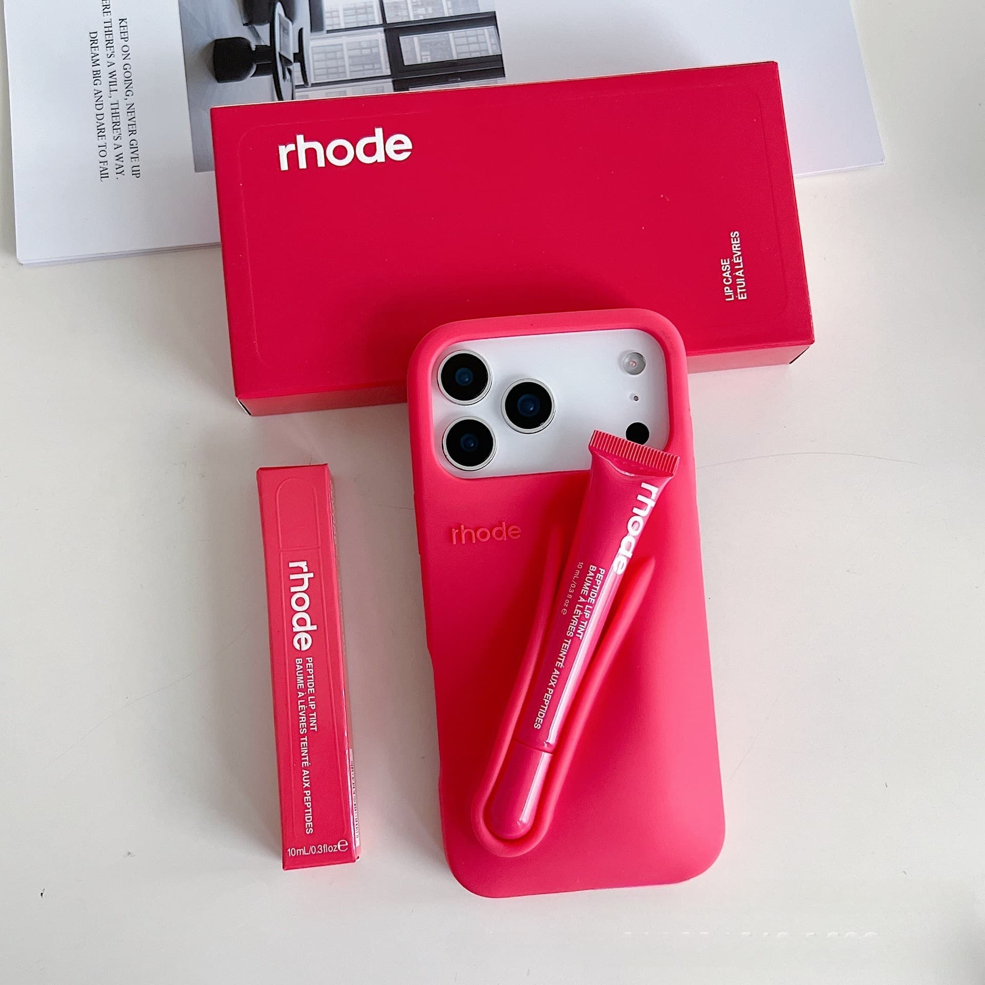 Étui de protection en silicone pour iPhone 17 Pro Max, compatible avec le commerce extérieur, pouvant contenir du rouge à lèvres et du gloss.
