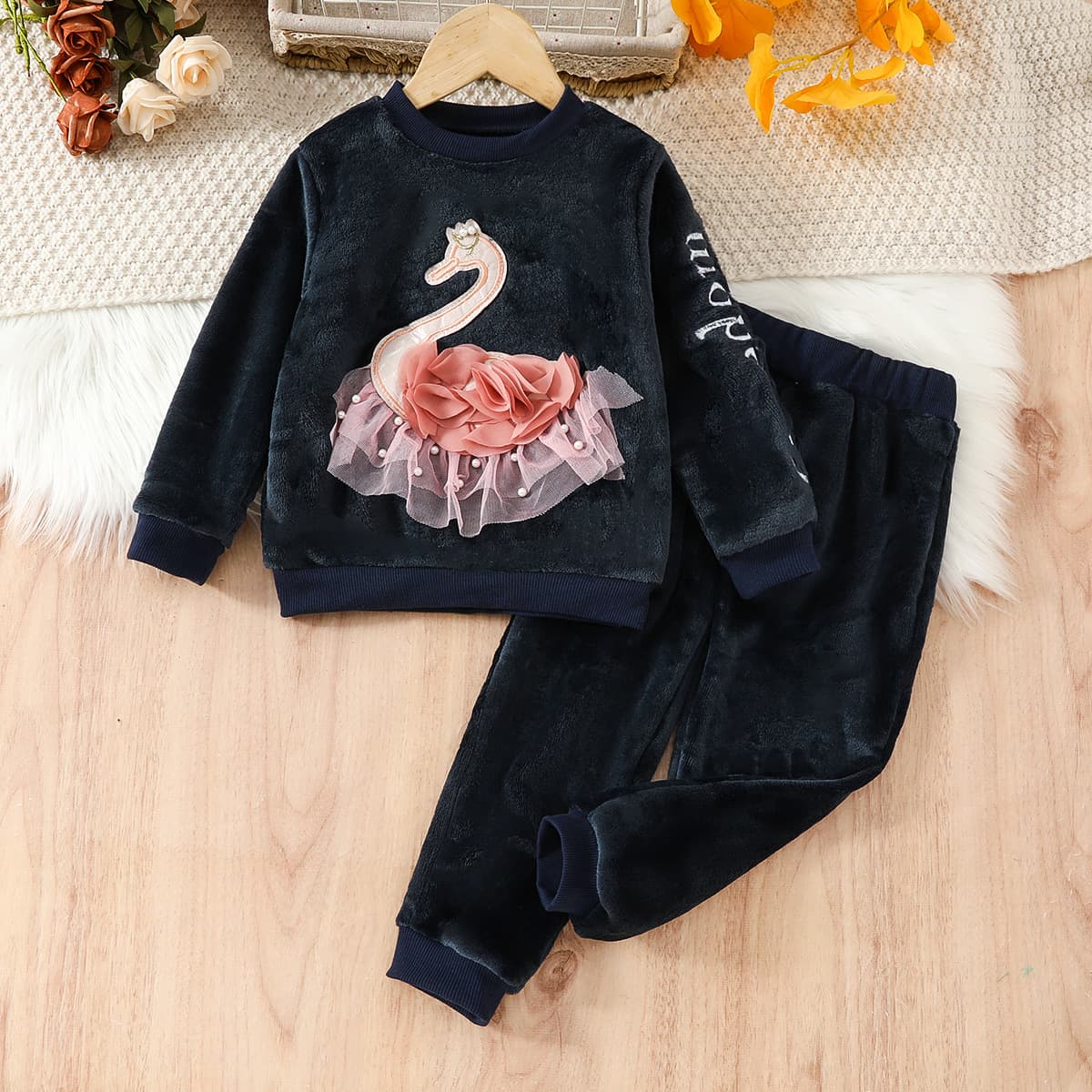 Autumn And Winter New Girls' Fleece Sports Suit Pullover Long Sleeved Round Neck Suit Small And Medium Sized Children's Clothing Parent Child