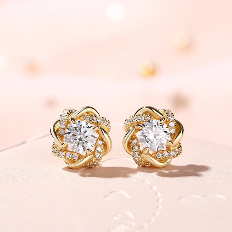 Cao Shi's French style floral trendy summer design feel. Earrings with a four leaf clover temperament and earrings