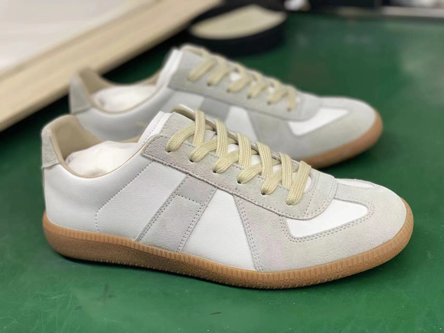 Nouvelles chaussures de course antidérapantes Curb Couple à semelle épaisse et color block