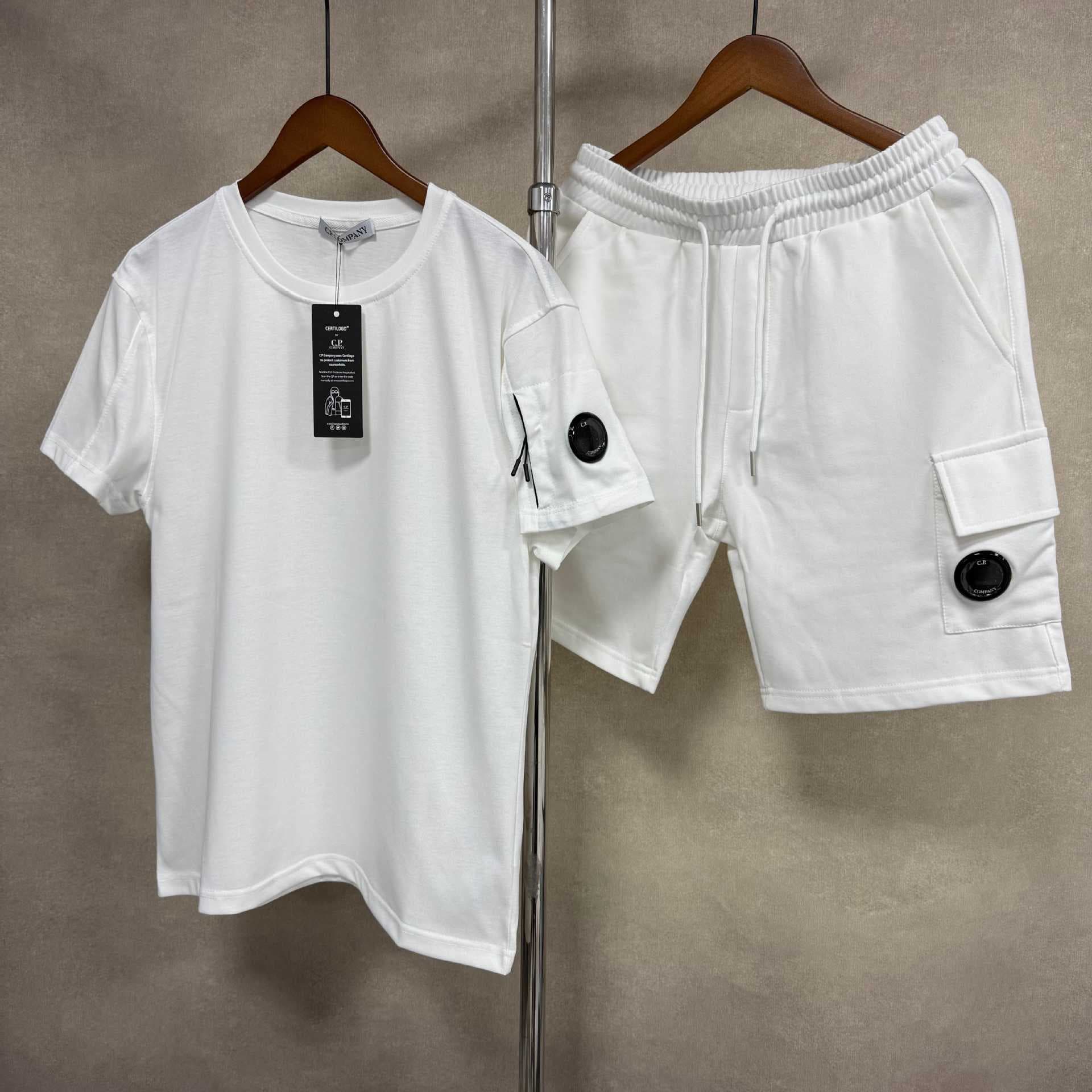 Short CP uni à manches courtes, style basique, avec badge, lentille, cordon de serrage et grande poche.