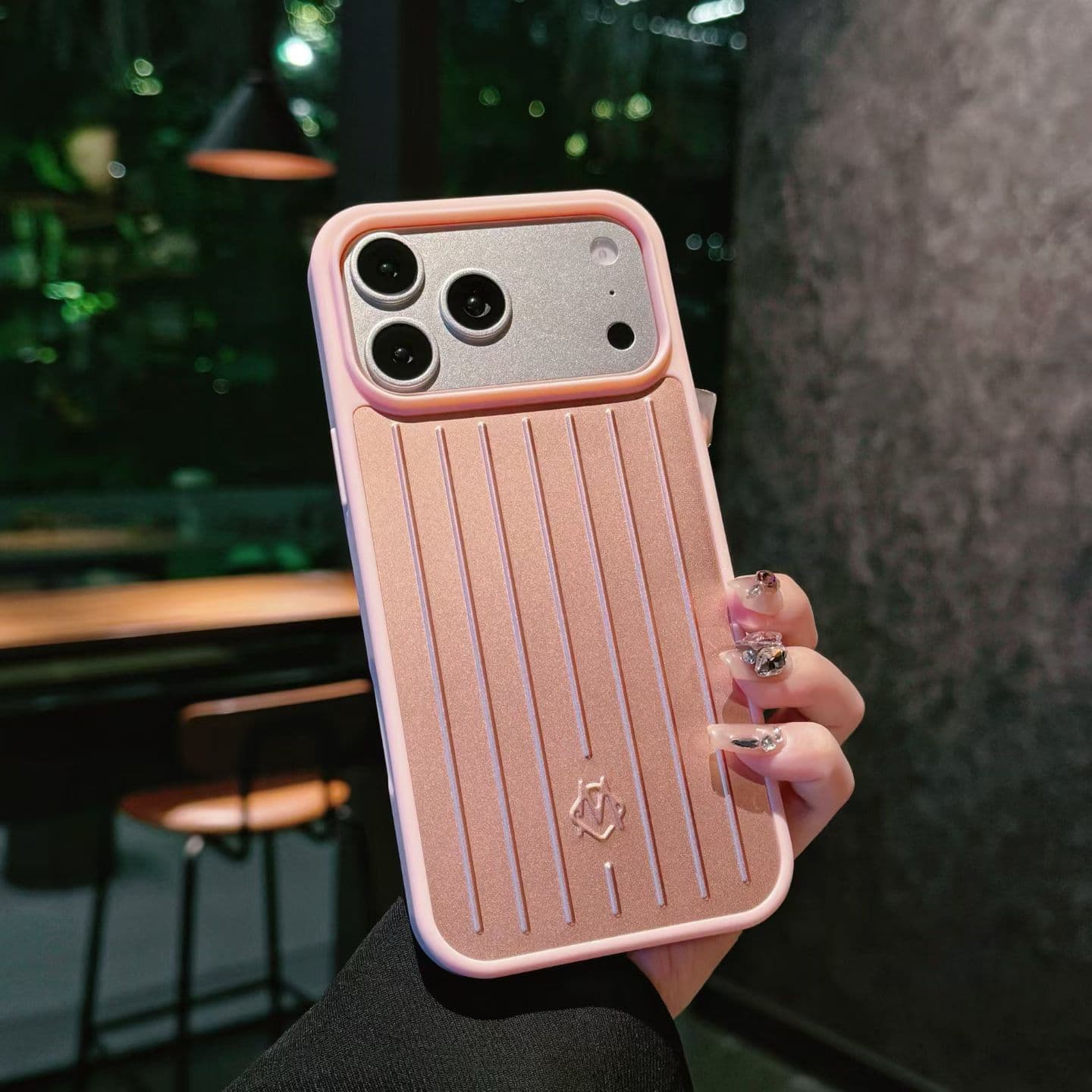 Étui en alliage d'aluminium compatible avec iPhone 16 Pro Max, iPhone 15 et 14, protection intégrale tendance.