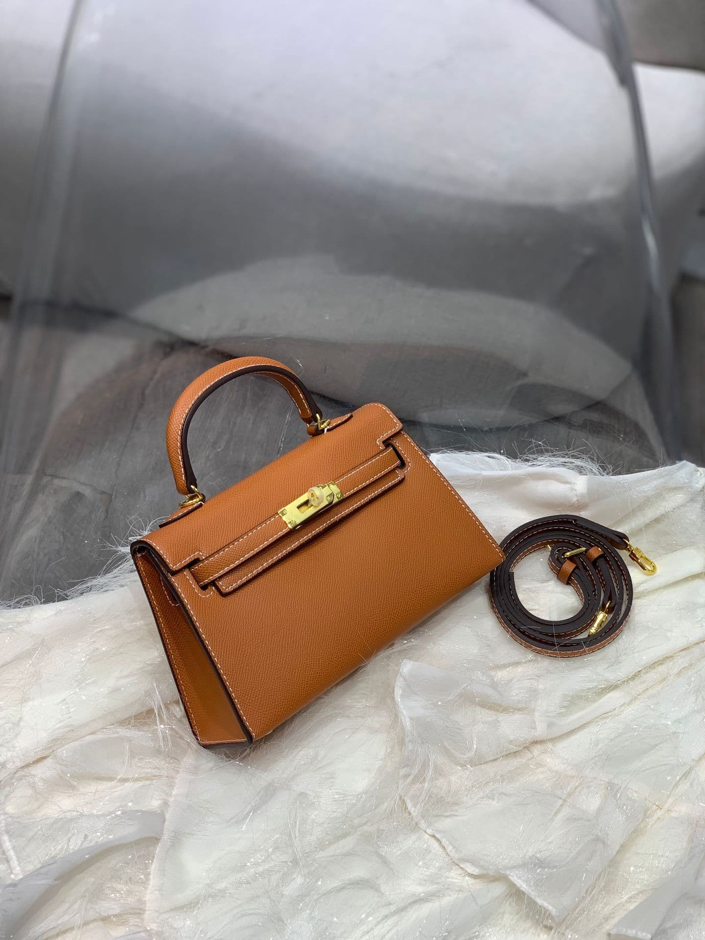 Sac bandoulière et sac à main Kelly Mini tendance de deuxième génération (2026), sac à main de luxe léger aux couleurs contrastées.