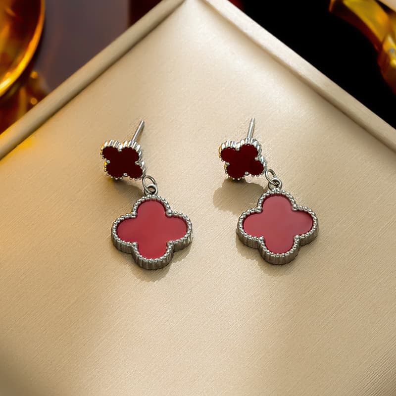 Boucles d'oreilles en acier inoxydable à quatre feuilles de trèfle classique de tempérament, boucles d'oreilles en acier titane polyvalentes perso