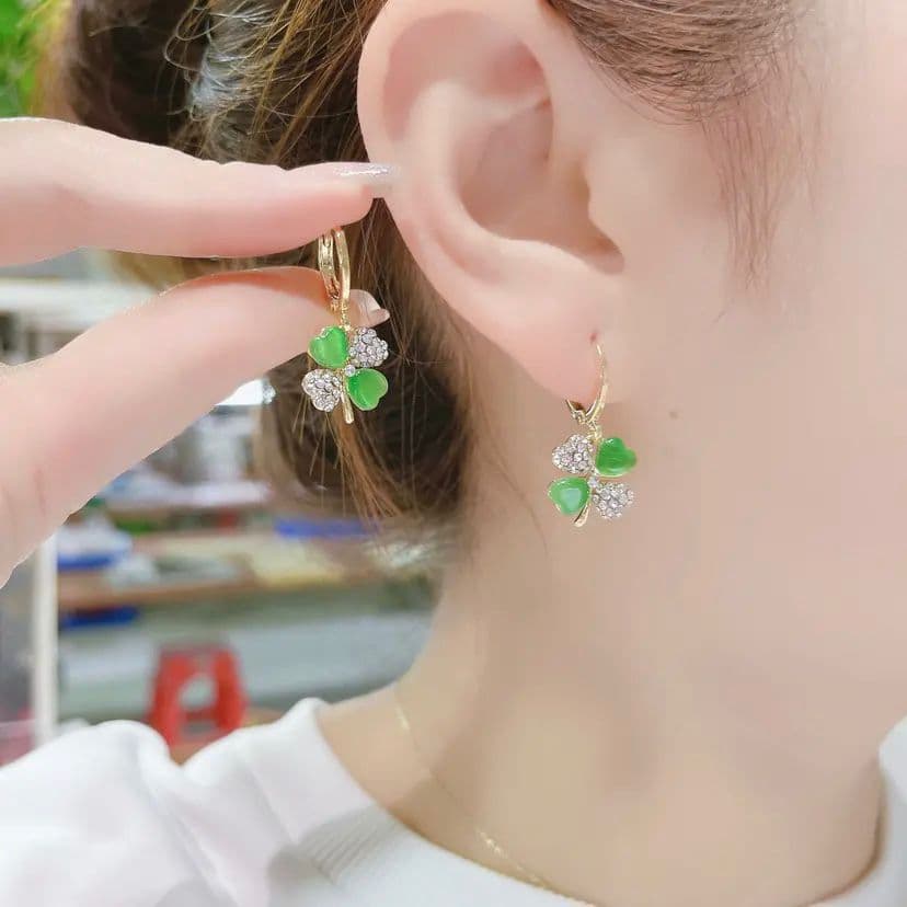 Diamond Cat's Eye Four Leaf Flower Earrings For Women Trendy Niche Design Earrings Temperament Light Luxury Earrings