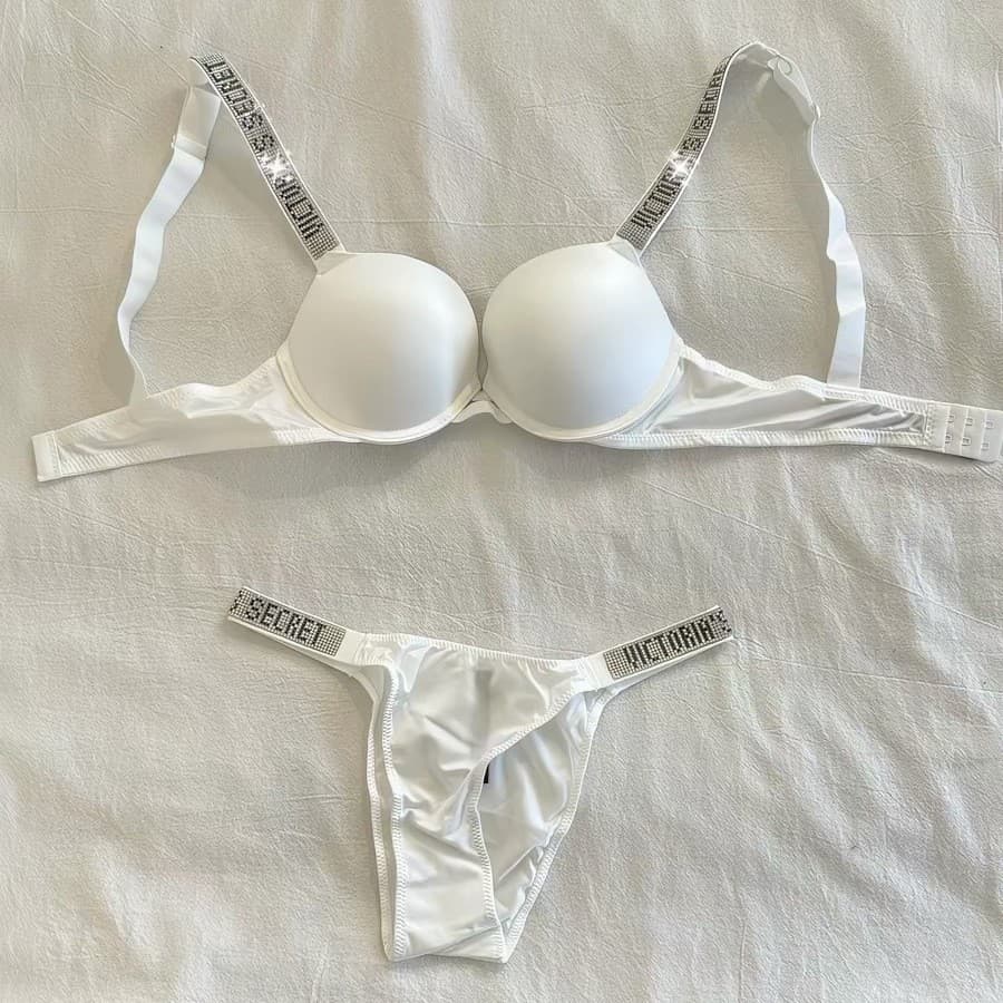 Bretelles ornées de diamants scintillants, surface lisse et sensuelle, modèle basique à armatures, effet push-up, soutien-gorge fin et épais