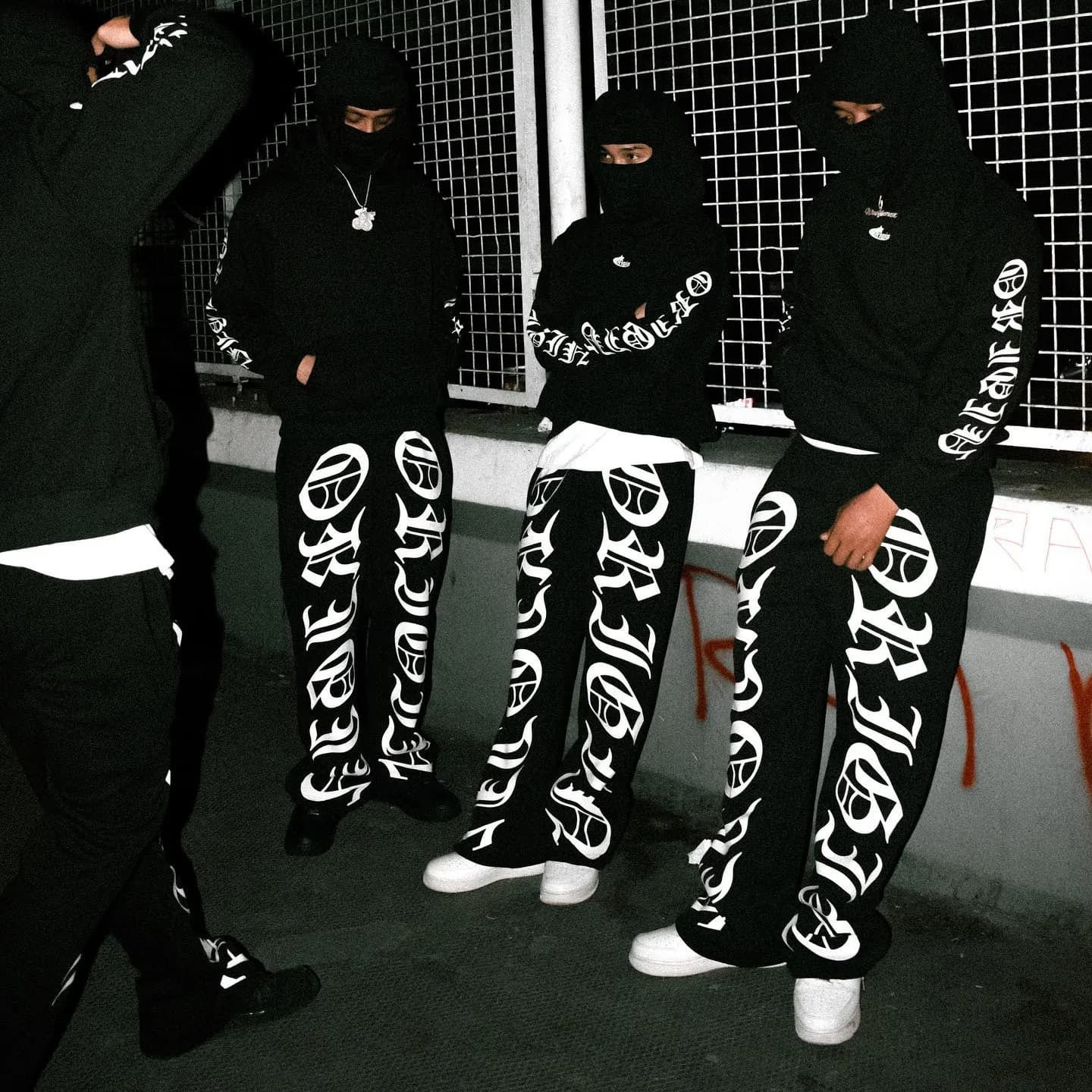 ​​Streetwear Hoodie & Pants Set – Hip-Hop Unisex Oversized Fit (Graffiti Letter Print, Drop Shoulder, 3-Piece Urban Bundle)​