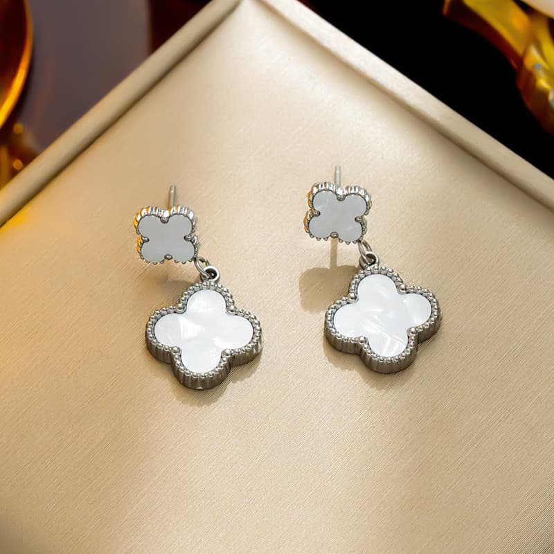 Boucles d'oreilles en acier inoxydable à quatre feuilles de trèfle classique de tempérament, boucles d'oreilles en acier titane polyvalentes perso