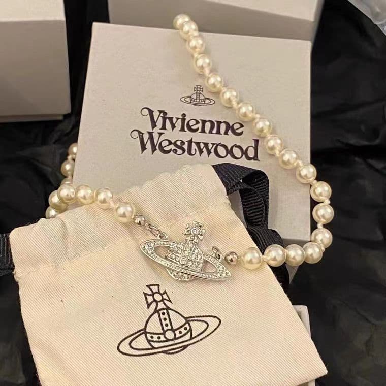 Collier de perles Saturn en or et argent de la reine mère West Spot Vivienne Counter Version Collier classique polyvalent