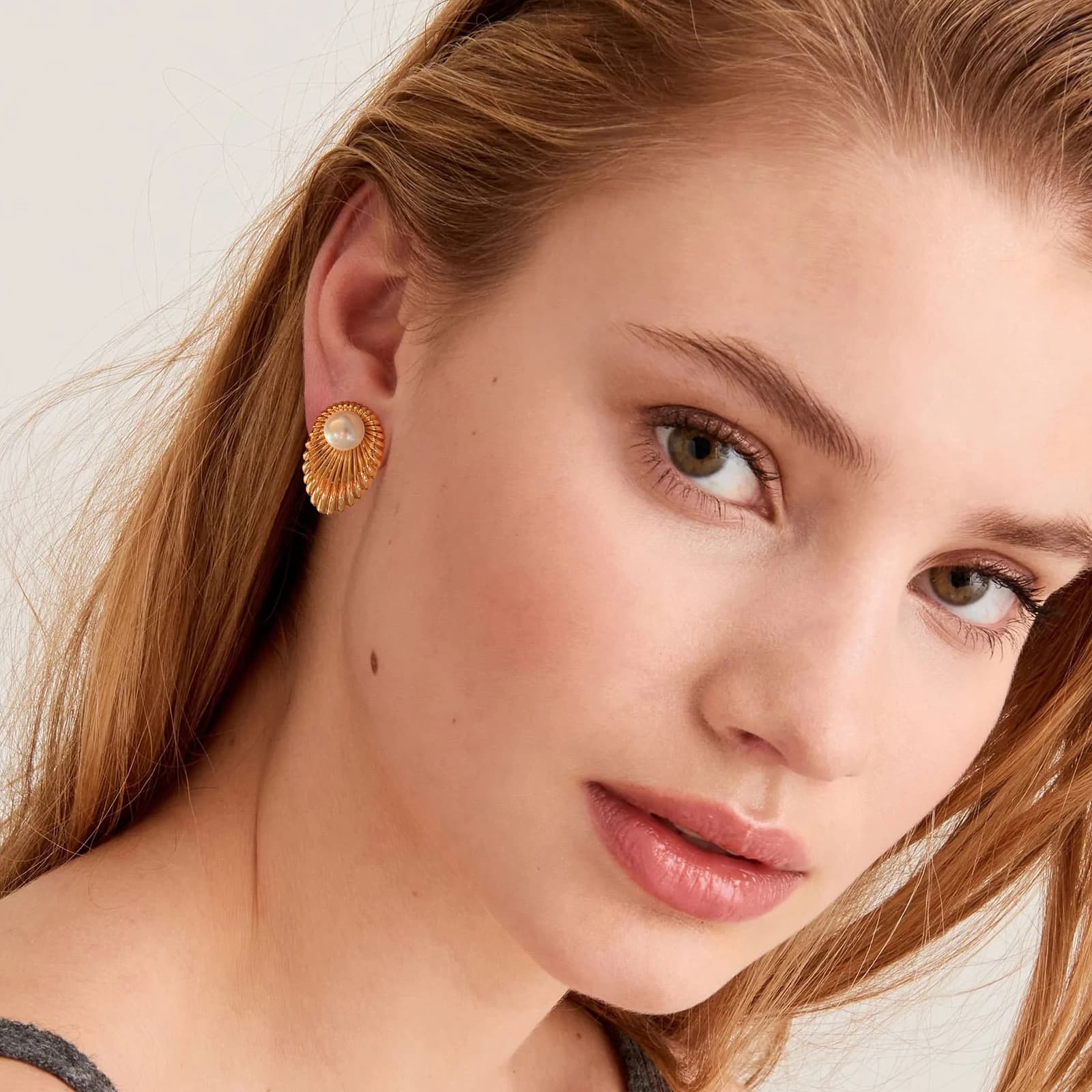 Baroque style brass plated K real gold pearl earrings shell pearl material elegant ear buckles