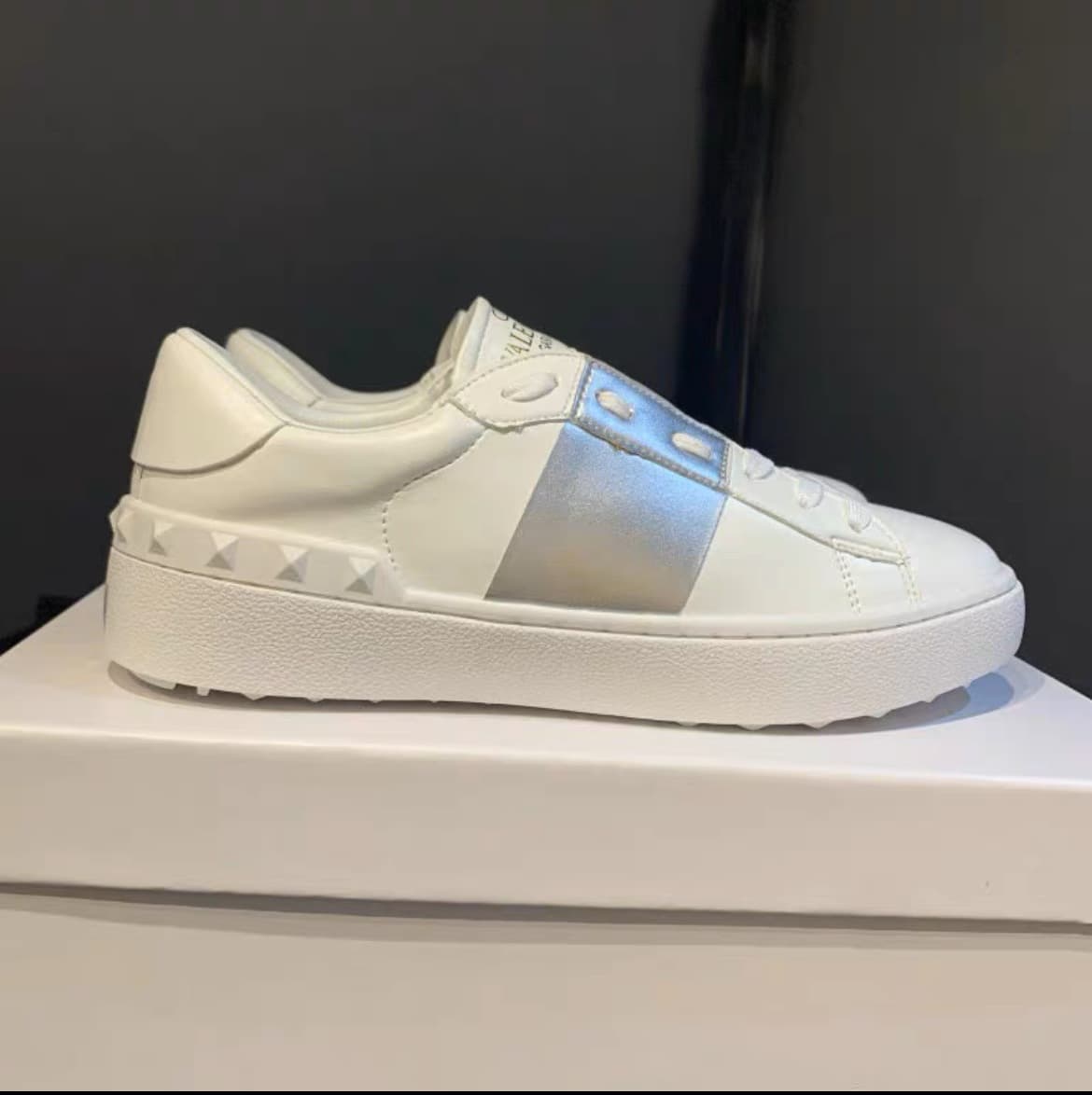 Hualun V – petites chaussures blanches à rivets en cuir pour hommes et femmes, polyvalentes, quatre saisons, pour la maison, loisirs, printemps au