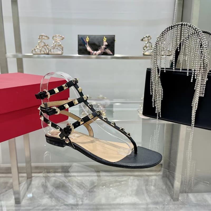 High Version 2025 Rivet Flat New Summer One Button Fashion Versatile Liuding Pinch Toe Roman Shoes Women's Cool