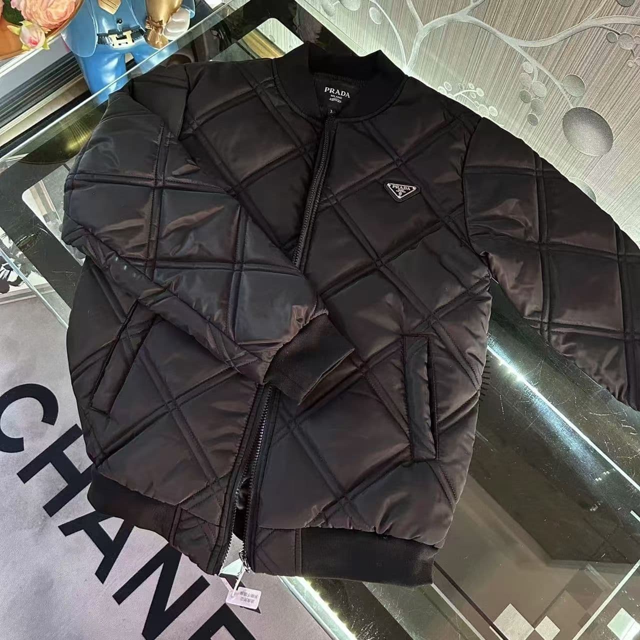 Doudoune style baseball, collection automne-hiver 2026, brodée, grande taille, coupe ample et polyvalente, en coton.