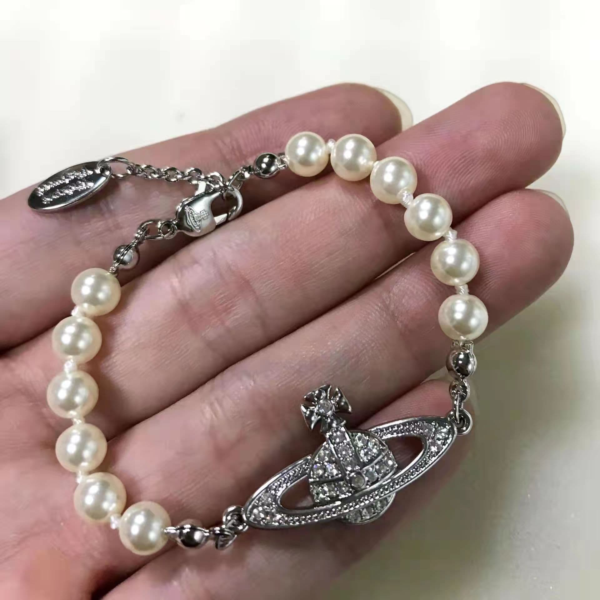 Collier de perles Saturn en or et argent de la reine mère West Spot Vivienne Counter Version Collier classique polyvalent