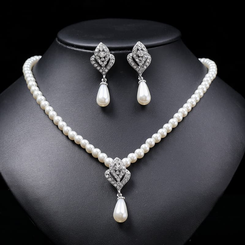 2022 New Pearl Necklace Set for Women's Light Luxury, Small and Versatile Sweater Chain, Lock Bone Chain Alloy