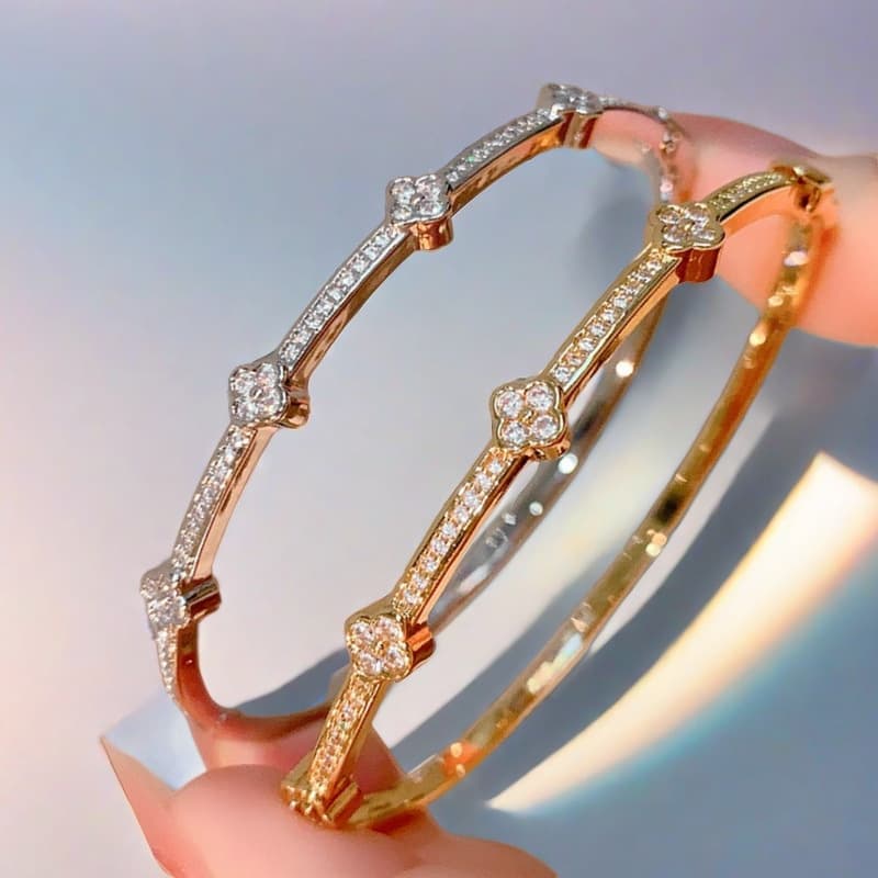 Luxury Minimalist Bracelet Korean Version New Four-Leaf Clover For Women, Light Luxury, High-End Feel, Personalized Jewelry, Starry Sky, Large