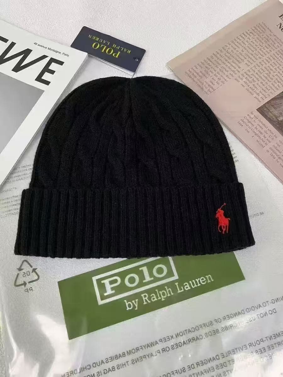 Polo gris en laine chaude brodée du logo Ralph Lauren (réf. 2025RL), idéal pour les couples par temps froid.