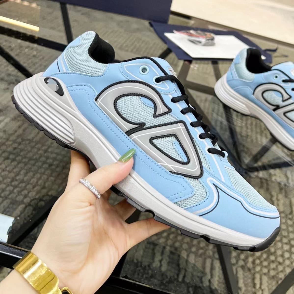 Chaussures de sport décontractées B30 pour couples, collection 2024, légères, respirantes et confortables, en maille.