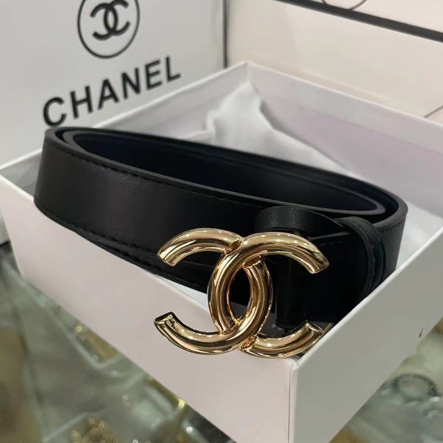 Ceinture Chanel en cuir, jean, décontractée et polyvalente, lisse, à boutons, pour femme, en cuir de vachette double couche.