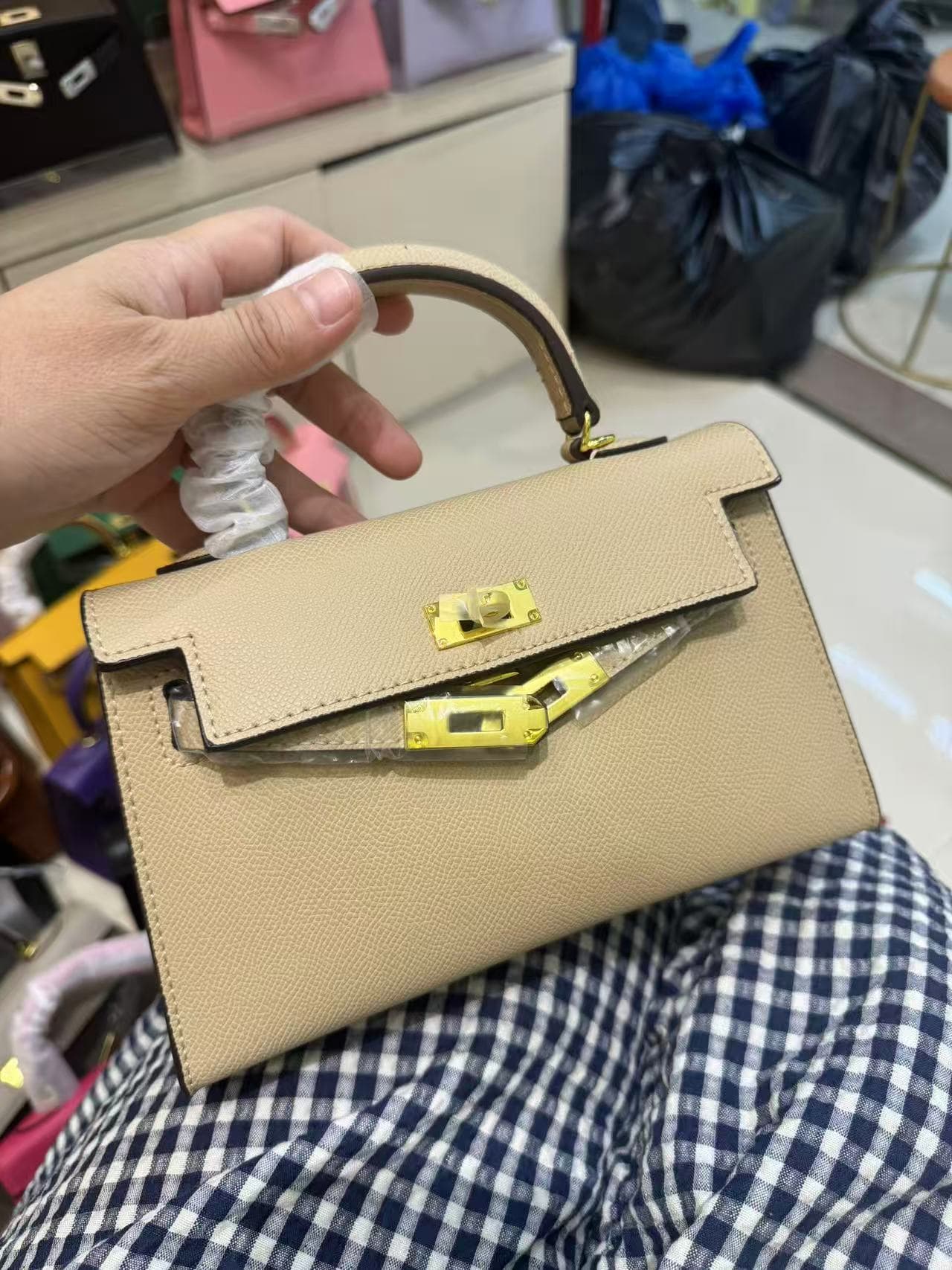 Sac bandoulière et sac à main Kelly Mini tendance de deuxième génération (2026), sac à main de luxe léger aux couleurs contrastées.