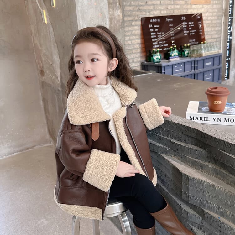 Mother & Kids 2024 new Girls' new thick fur coat with the same stylish bag, wash free leather, high end fashion leather coat
