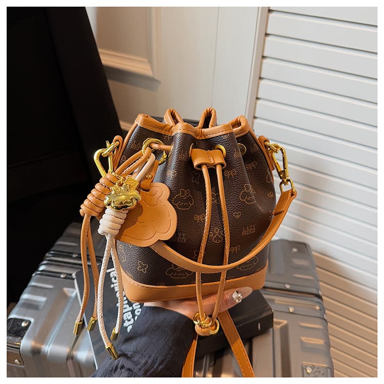 2025 Printed Color Block Victoria Harbor Encounter Bucket Women's Versatile High-end Handbag Stylish Single Shoulder