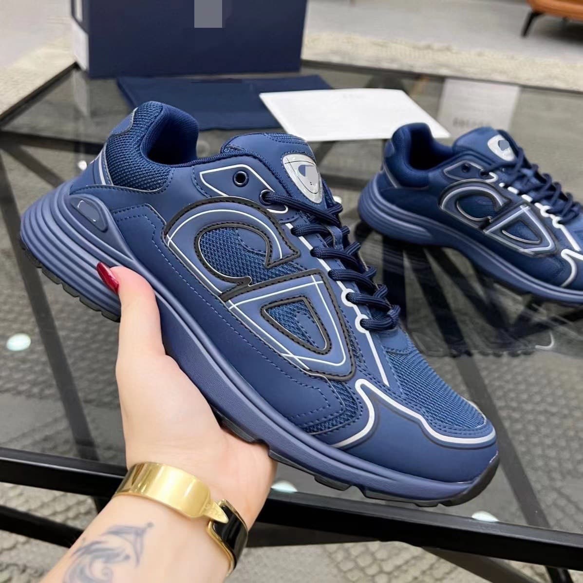 Chaussures de sport décontractées B30 pour couples, collection 2024, légères, respirantes et confortables, en maille.