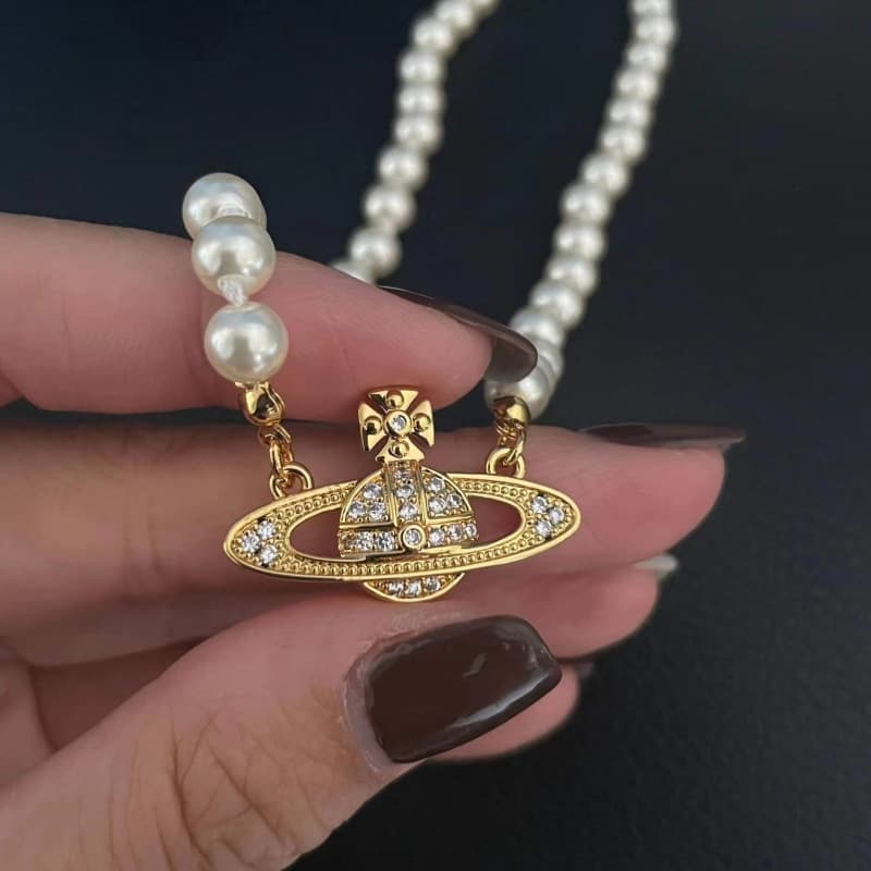 Collier de perles Saturn en or et argent de la reine mère West Spot Vivienne Counter Version Collier classique polyvalent