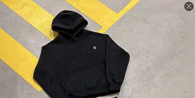 Ensemble unisexe à capuche brodée, manches longues, noir et bleu, style sportswear confortable et ample, composé d'un sweat-shirt et d'un pantalon