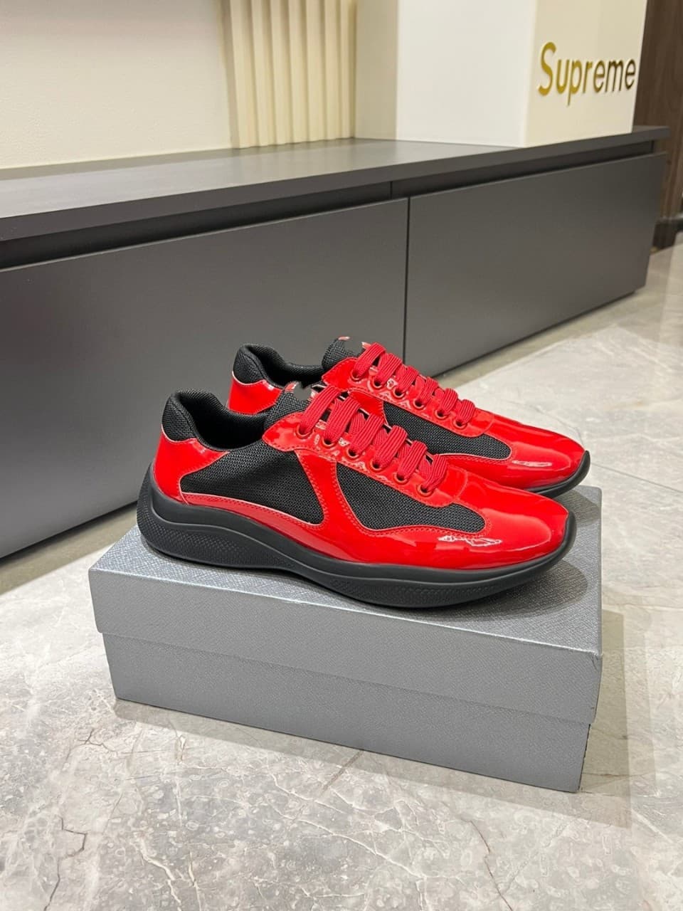 Chaussures de sport décontractées authentiques pour hommes de marque P, style coupe de l'Amérique, en cuir verni brillant, style couple