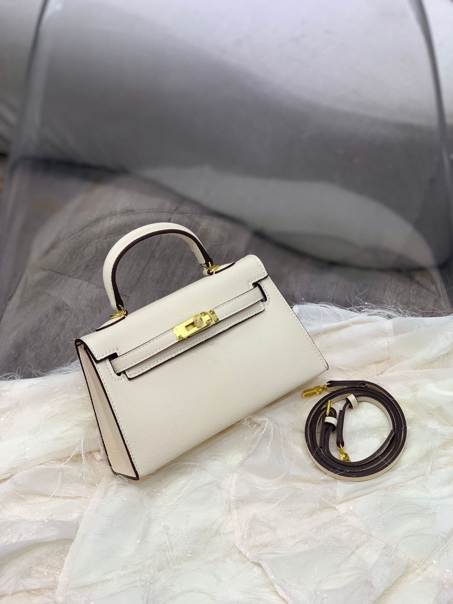 Sac bandoulière et sac à main Kelly Mini tendance de deuxième génération (2026), sac à main de luxe léger aux couleurs contrastées.