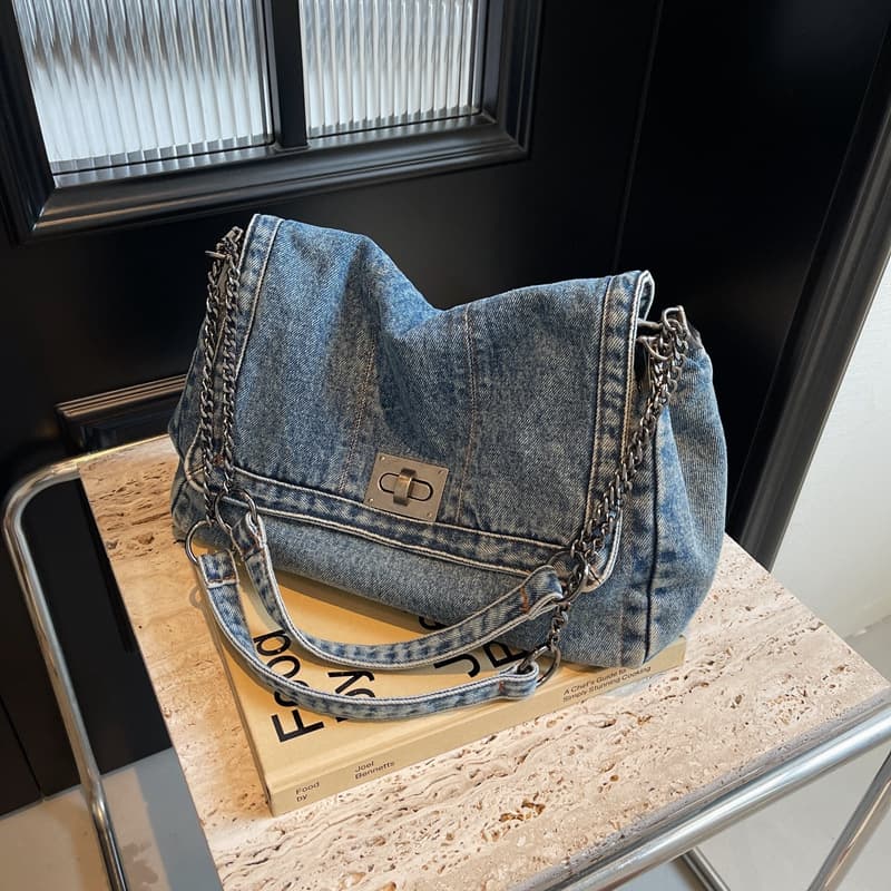 Xiaoxiangfeng denim chain shoulder women's fashionable commuting armpit bag, textured travel handbag