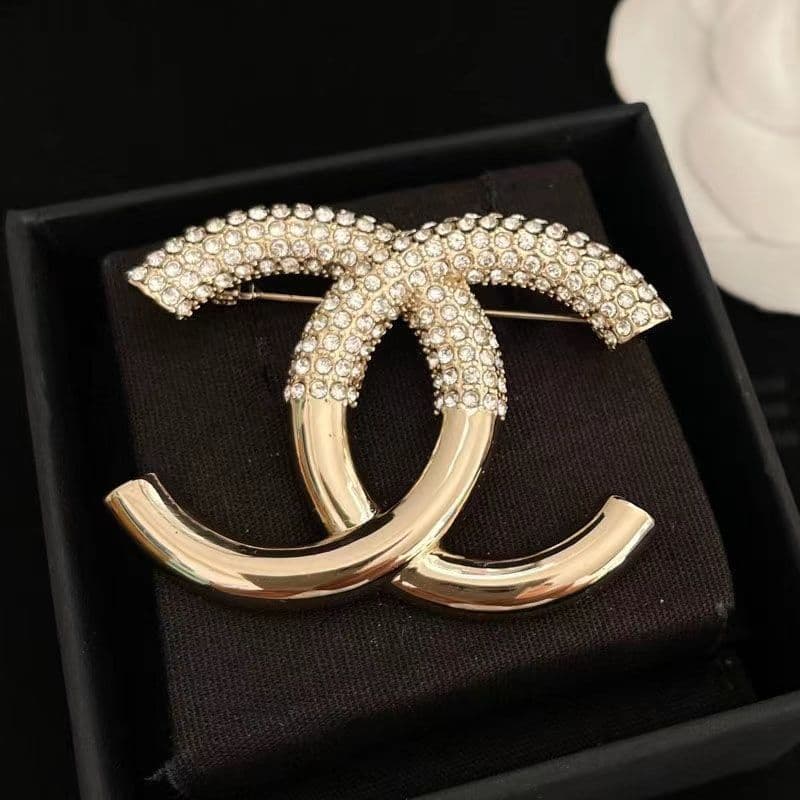 Broche élégante et raffinée de haute qualité, style parfumé, légère et luxueuse. Accessoire de mode pour costume.