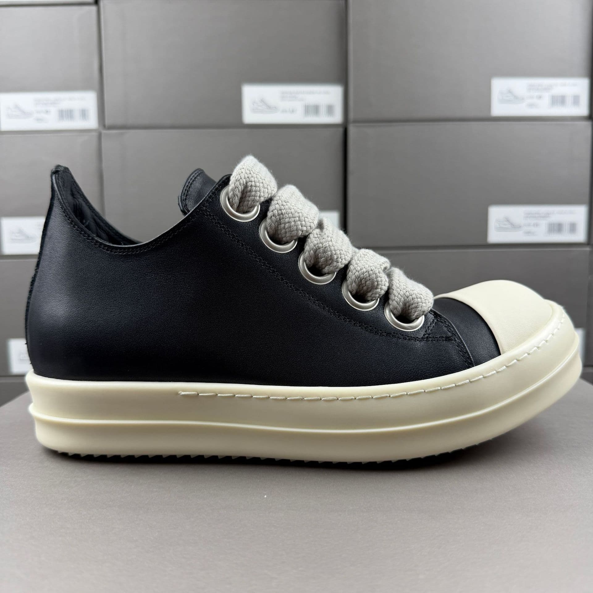 Unisex High Quality Sports And Casual Shoes With Thick Laces Dark Style Trendy Versatile TPU Milk Scented Sole