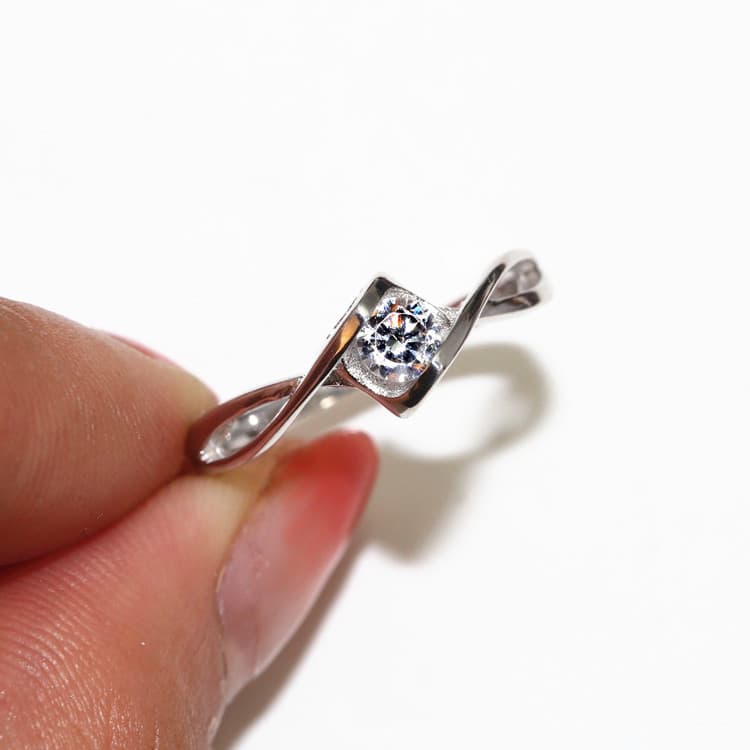 S Pure Silver Women's Simulated Diamond 20 Carat Zircon Proposal Heart Hollow Hearts Eight Arrows White Gold Ring