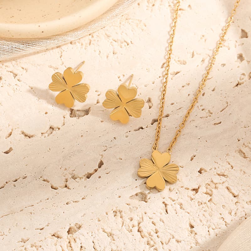 Four Heart Clover Necklace - Lucky Charm Clavicle Chain (18K Gold Plated, Dainty)