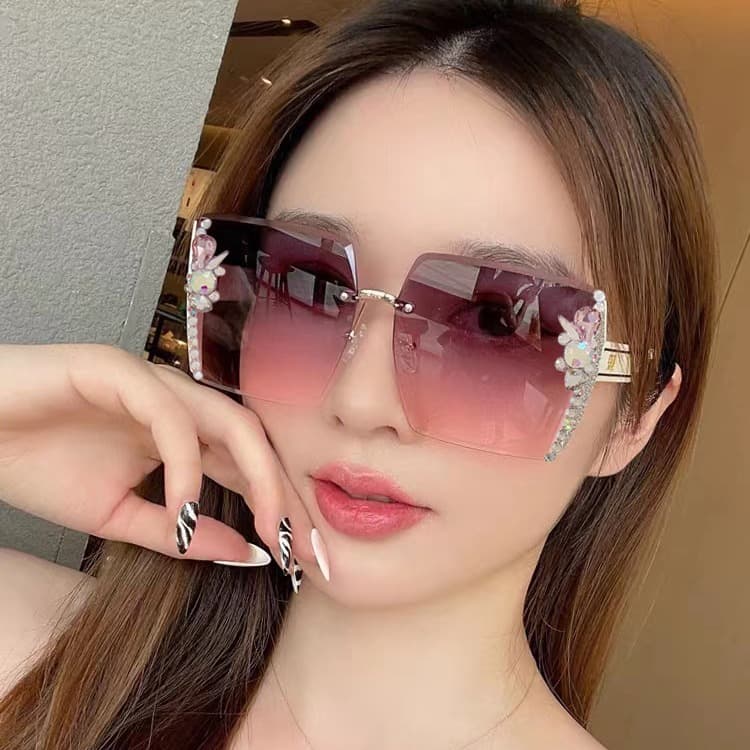 Hot Selling 2024 Recommended Fashionable Sunglasses for Women's Outdoor Cycling UV Resistant Personalized Large Frame High-quality Sunglasses