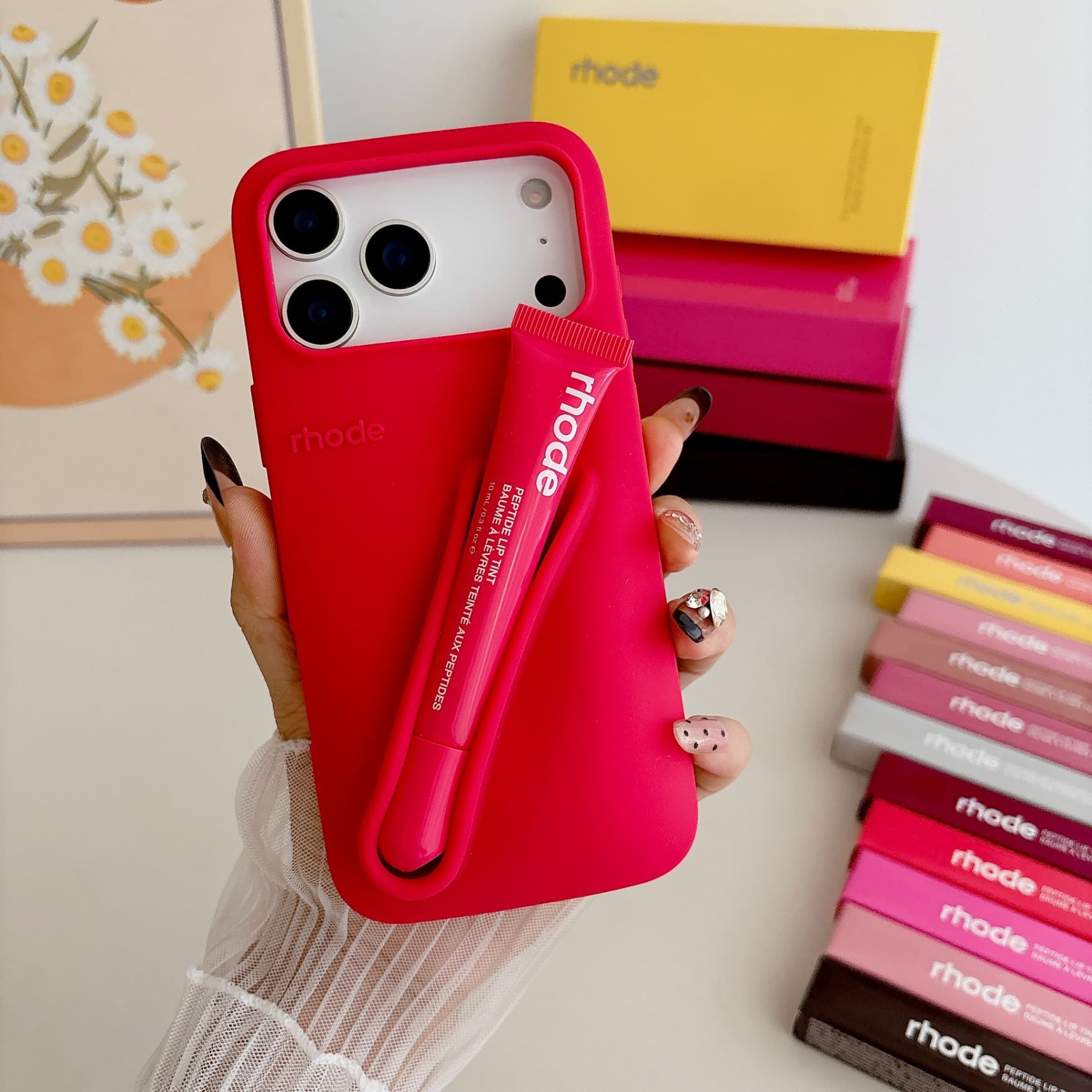 Compatible avec les coques de téléphone portable Apple 17 Pro Max et iPhone 16 Pro. Découvrez également le gloss à lèvres Hayley, une solution