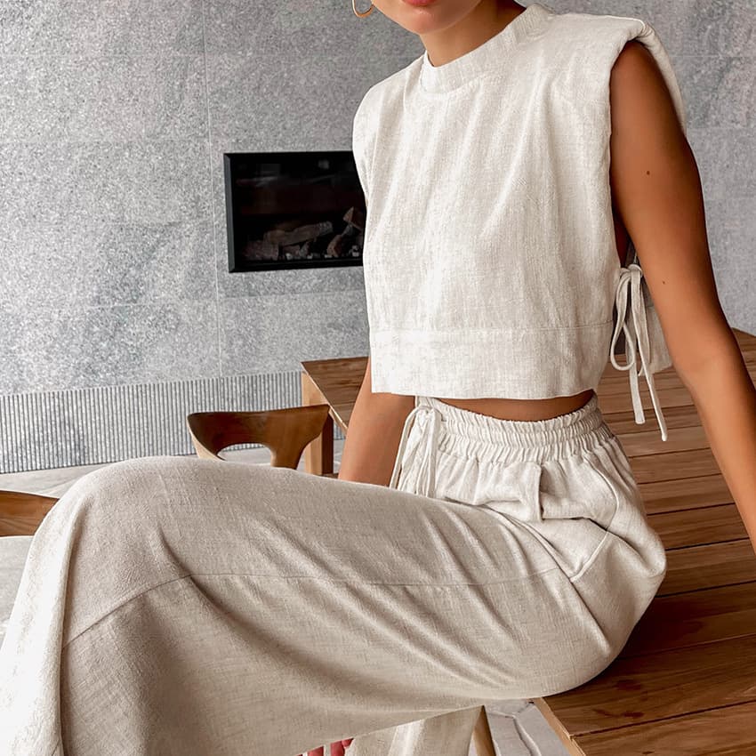 Women's fashion shoulder-padded sleeveless blouse and trousers two-piece set