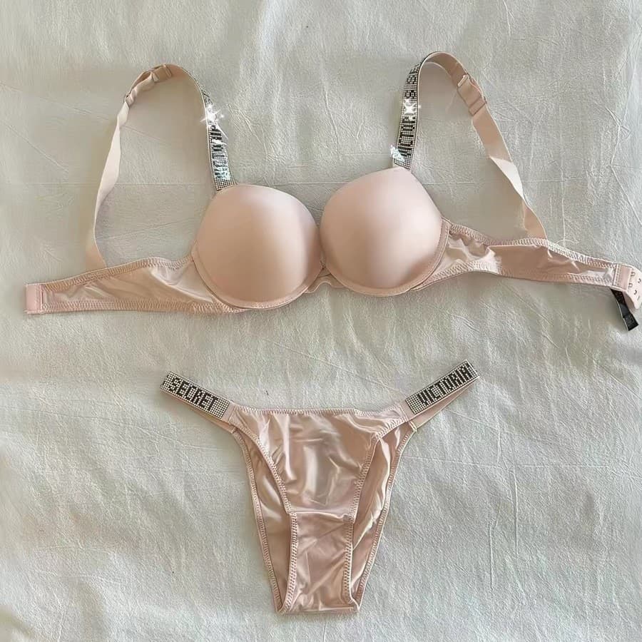 Bretelles ornées de diamants scintillants, surface lisse et sensuelle, modèle basique à armatures, effet push-up, soutien-gorge fin et épais