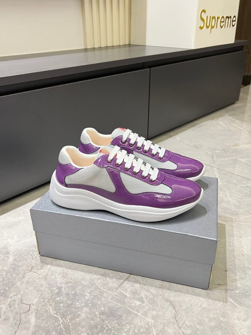Chaussures de sport en cuir laqué pour couple, respirantes et lumineuses, en maille brillante, tendance