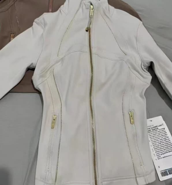 Veste de yoga slim à col montant pour femme – Haut de sport à manches longues avec fermeture éclair dorée, respirant et extensible pour la cour