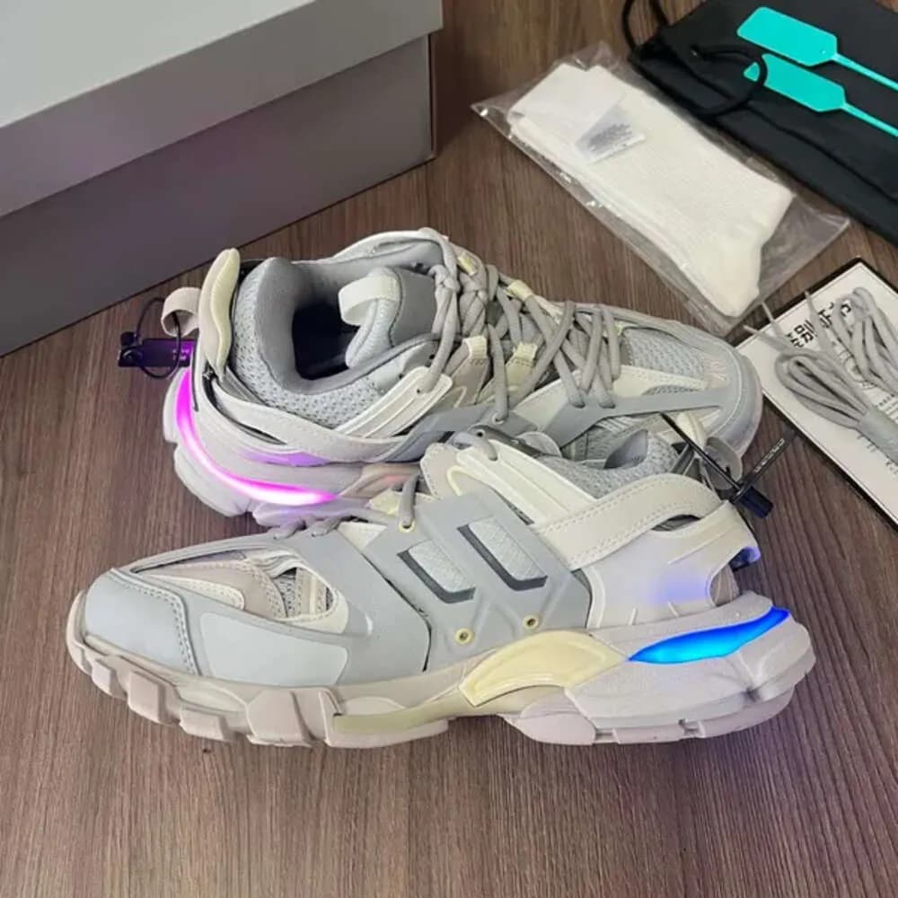 Femmes Hommes Designer Chaussures Décontractées Track LED Baskets Gris Clair Bleu Gomma Cuir Noir Rose Baskets Nylon Imprimé