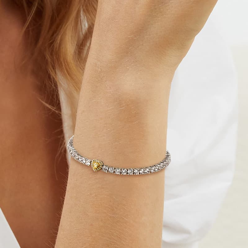 Bracelet tennis pour femme en zircone cubique avec breloque cœur, fermoir mousqueton ajustable doré, bijou élégant et léger, cadeau luxueux pour son cœur