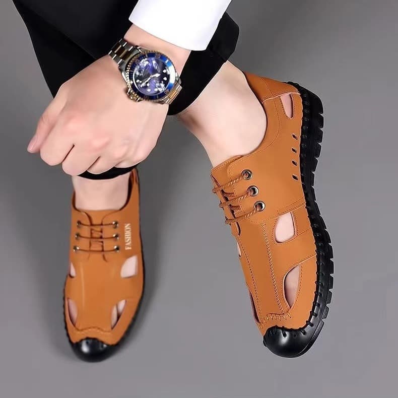 2025 Summer Men's Sandals Soft Leather Beach Shoes Dual Purpose Casual Breathable Driving Anti Slip Baotou Slippers For