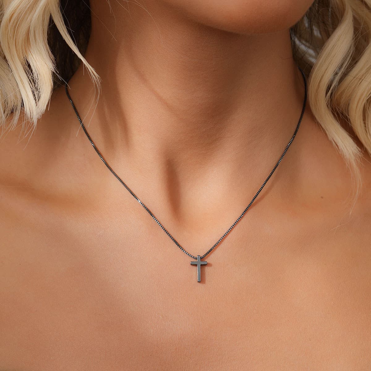 new small elegant simple cold style necklace women's high-grade cross pendant clavicle chain