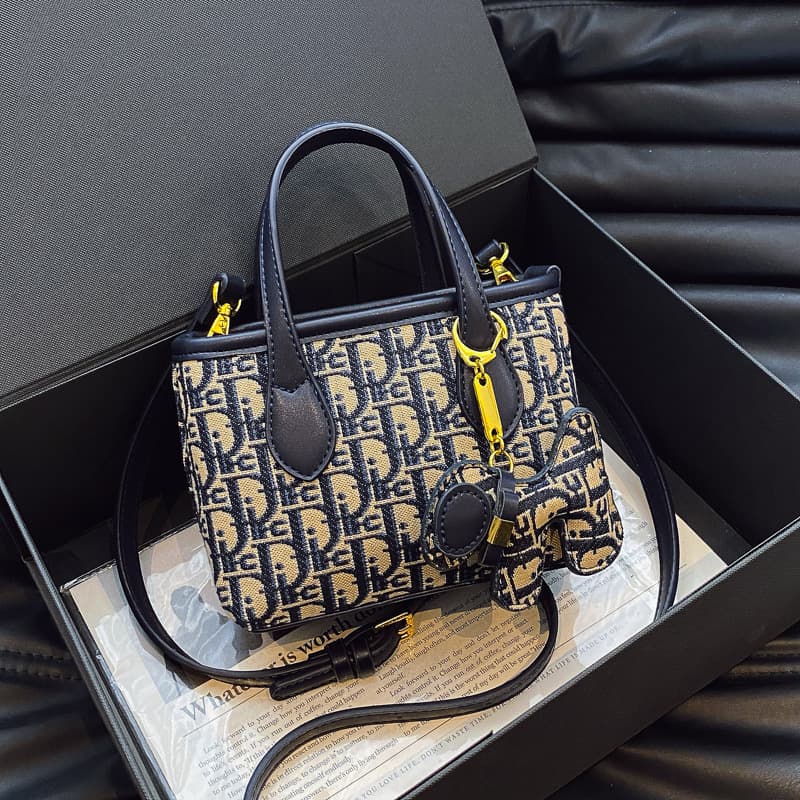 Authentic Women's Handbag Shoulder Bag Crossbody Bag New Style High Quality Embroidered Versatile Small Bag