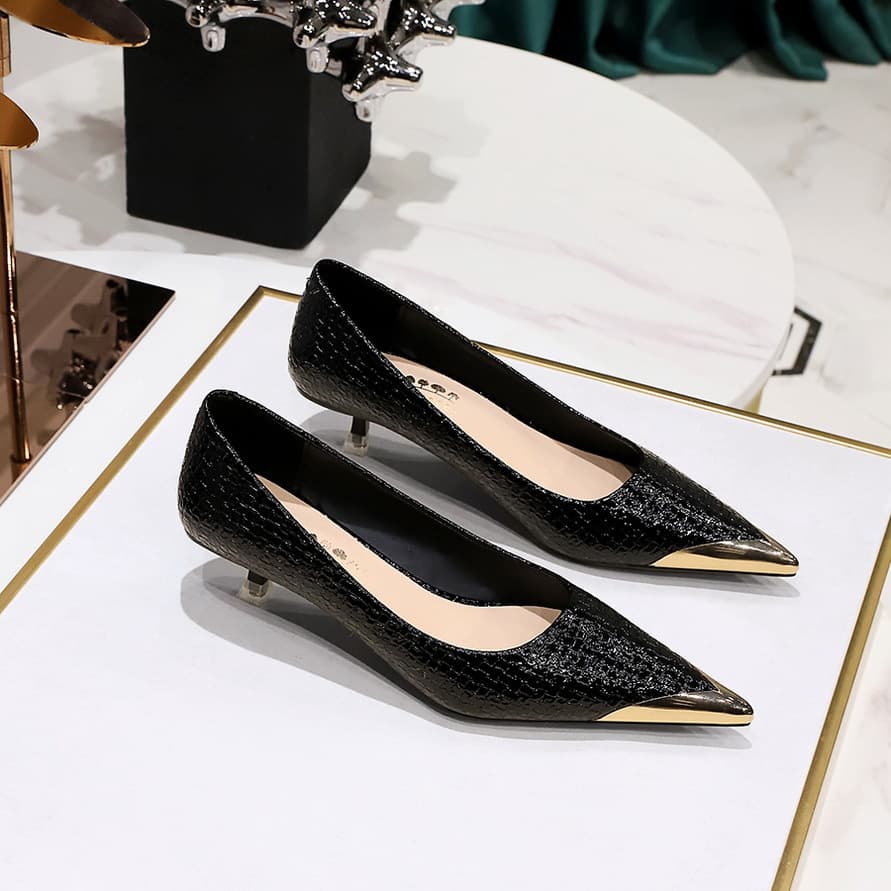 Women's shoes slim slim heel medium heel shallow mouth metal pointed iron head snake single shoes