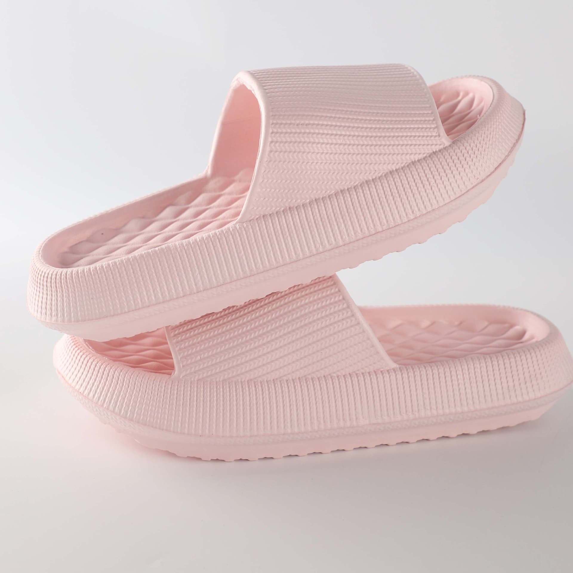Thick bottom stepping shit feeling cool slippers female summer new EVA couple home mute bathroom bathing male slippers